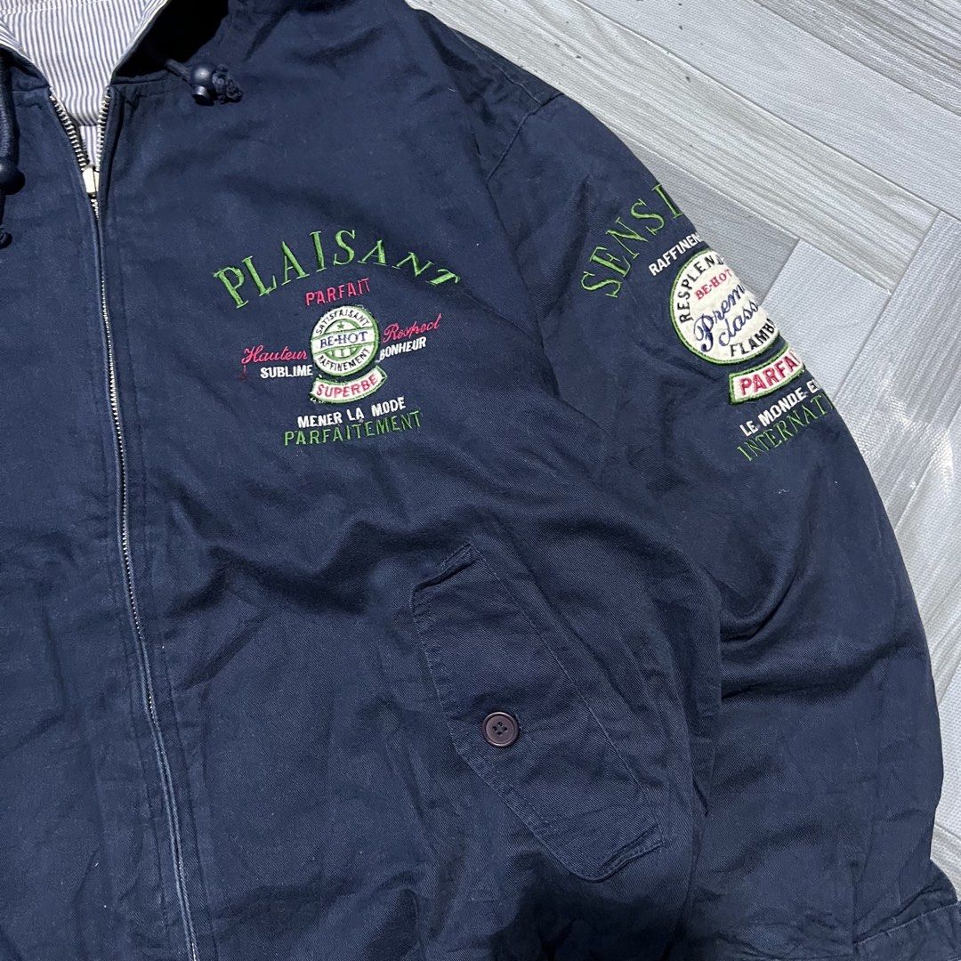 Be hot reversible bomber jacket (Category: Coats, Jackets and Outerwear) located in Baguio. Submitted by itsvintageclothing (Listing ID 1437033895, Image 2). Description: Length 25 Pit to pit 25.