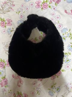 (Category: ) located in . Submitted by ashamer.preloved (Listing ID 1437159776, Image 1). Description: .