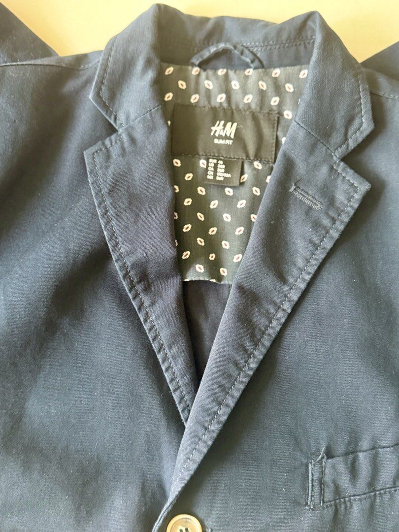 Blazer (Category: Coats, Jackets and Outerwear) located in Singapore. Submitted by slimaries (Listing ID 1437106985, Image 3). Description: H&M Men Blazer Navy Blue Size S Dimension: Shoulder: 17” 44 cm BTB: 19.5” 50cm Length: 28” 72 cm Sleeve: 25” 64cm Material: Shell - 77% Cotton 23% Linen Sleeve Lining - 100% Polyester Self Collection or meet up at Beauty World MRT Additional Postage fee apply .