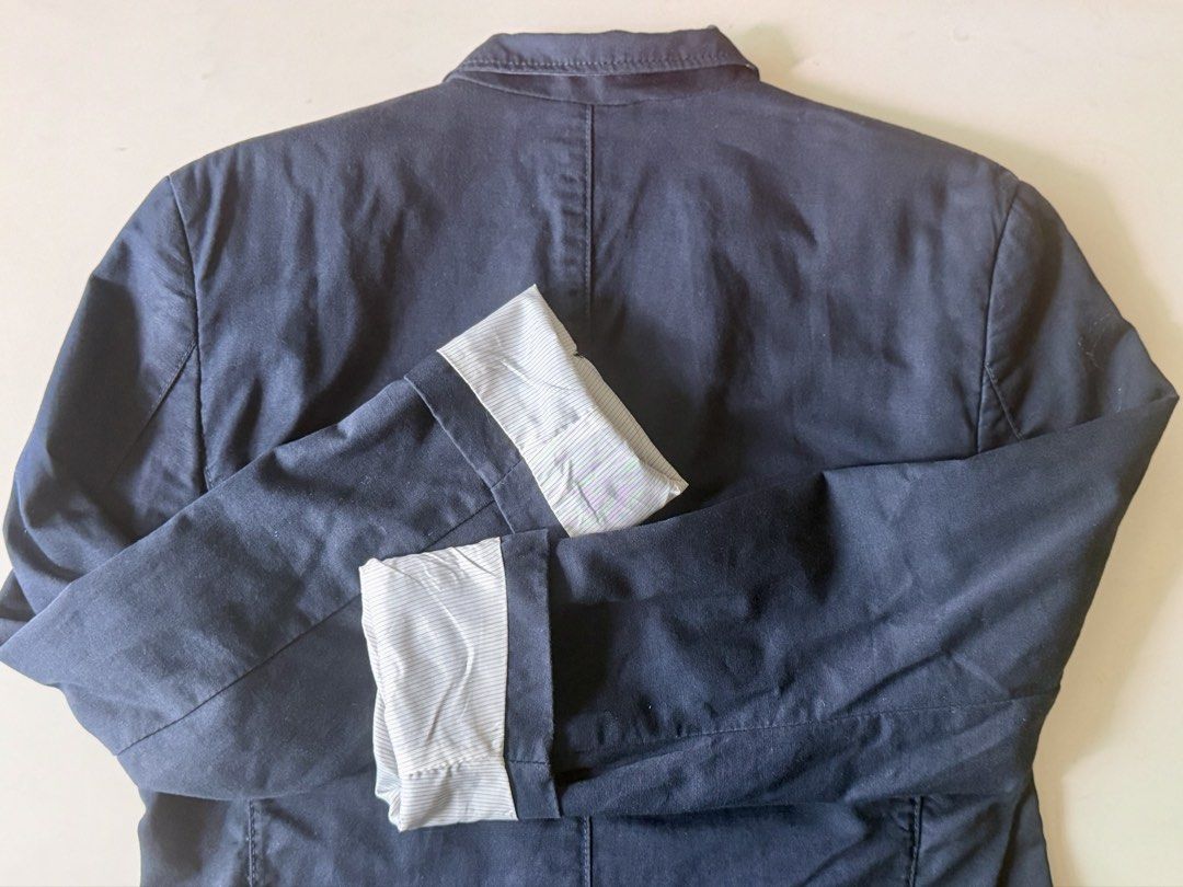 Blazer (Category: Coats, Jackets and Outerwear) located in Singapore. Submitted by slimaries (Listing ID 1437106985, Image 4). Description: H&M Men Blazer Navy Blue Size S Dimension: Shoulder: 17” 44 cm BTB: 19.5” 50cm Length: 28” 72 cm Sleeve: 25” 64cm Material: Shell - 77% Cotton 23% Linen Sleeve Lining - 100% Polyester Self Collection or meet up at Beauty World MRT Additional Postage fee apply .