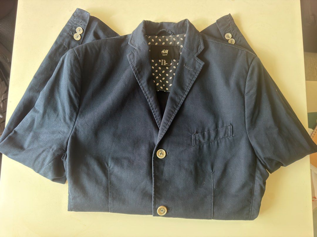 Blazer (Category: Coats, Jackets and Outerwear) located in Singapore. Submitted by slimaries (Listing ID 1437106985, Image 7). Description: H&M Men Blazer Navy Blue Size S Dimension: Shoulder: 17” 44 cm BTB: 19.5” 50cm Length: 28” 72 cm Sleeve: 25” 64cm Material: Shell - 77% Cotton 23% Linen Sleeve Lining - 100% Polyester Self Collection or meet up at Beauty World MRT Additional Postage fee apply .