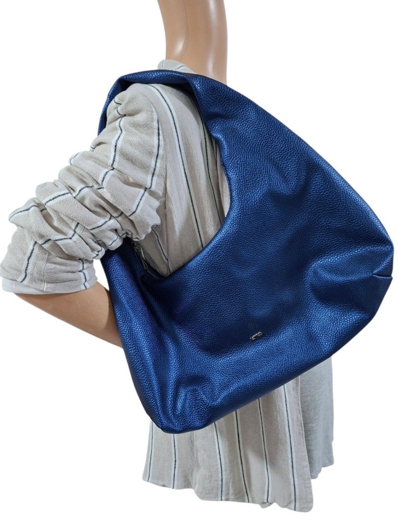 Blue Metallic Shoulder Bag (Category: Shoulder Bags) located in Rizal. Submitted by KCS0001 (Listing ID 1437071283, Image 1). Description: - Medium size - Blue metallic shoulder bag - Hobo-style design - Shiny, textured material - Worn over the shoulder - Adds a pop of color - Perfect for adding glamour to any outfit.