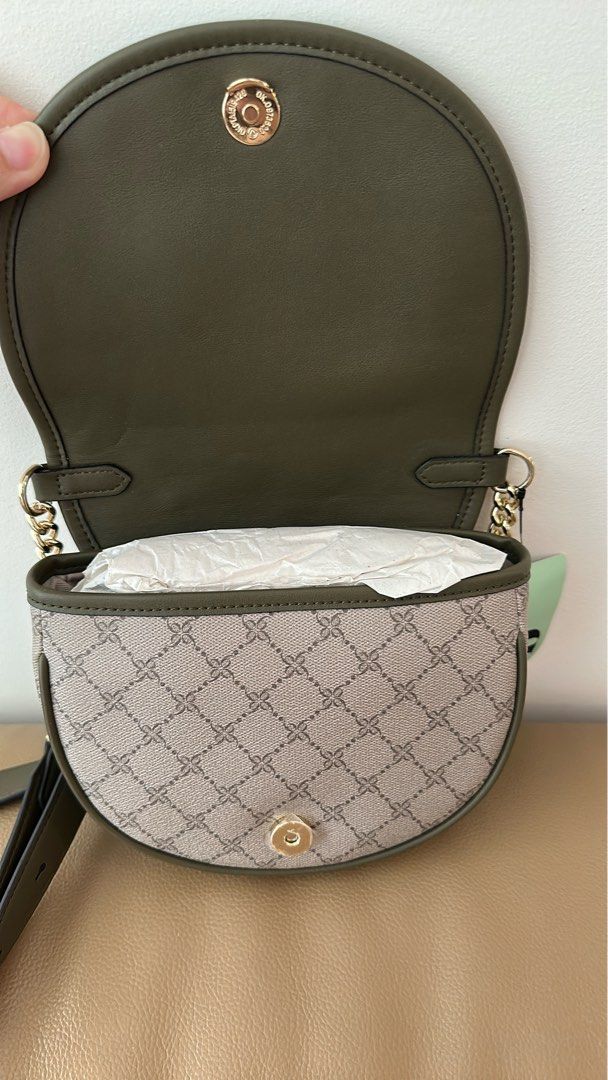 BNWT Sample Nine West Delaine saddle crossbody bag (Category: Women's Bags & Wallets) located in Miranda. Submitted by abbie.corner (Listing ID 1437125783, Image 2). Description: Nine West designer Delaine saddle crossbody bag is designed in signature logo and includes a short shoulder bag. The silhouette is a perfect everyday hands free silhouette. Product Features • Material- 100% polyurethane, trim - 100% polyurethane, lining- cotton blend • M