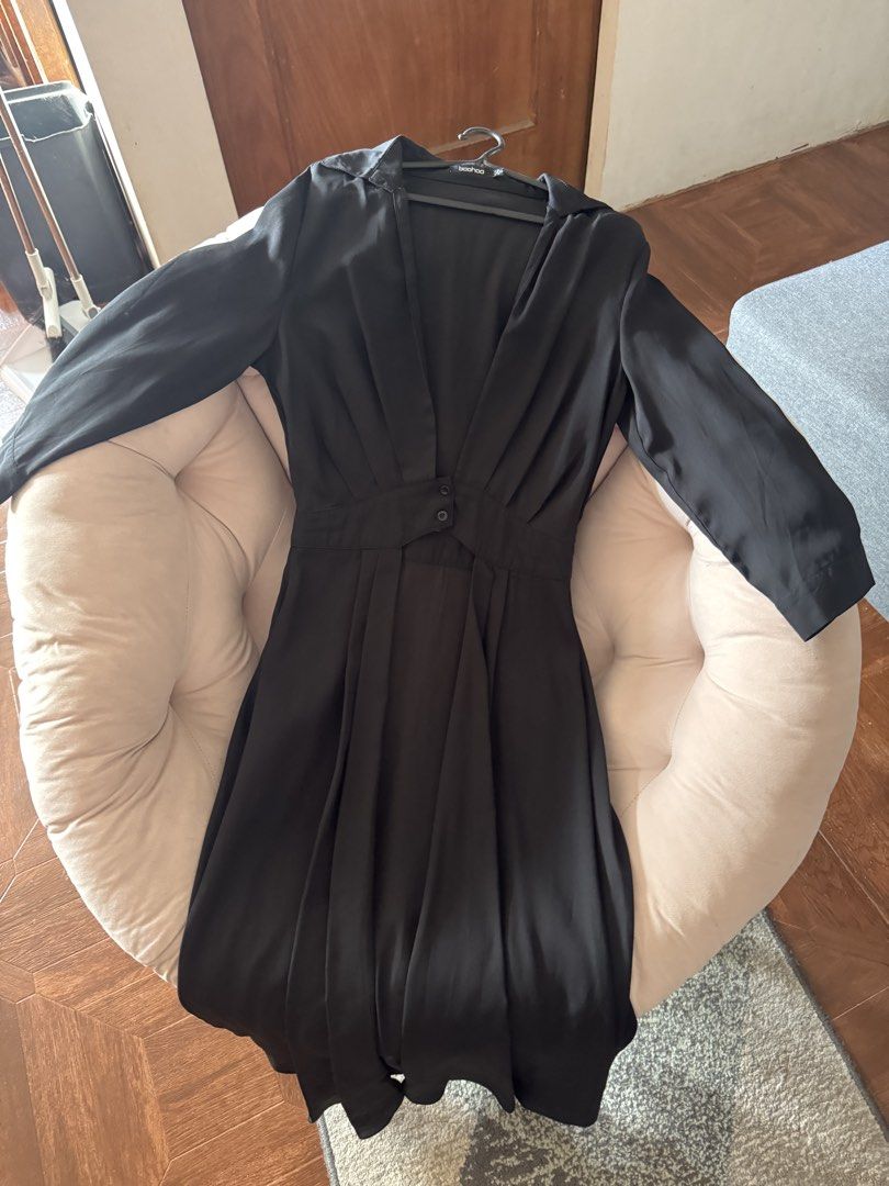 Boohoo Black Midi Dress (Category: Dresses) located in Manila. Submitted by saraho22 (Listing ID 1437096092, Image 2). Description: - Boohoo black midi dress - Collared neckline - Long sleeves - Button closure at waist - Flowing, pleated skirt - Versatile for formal or casual wear.