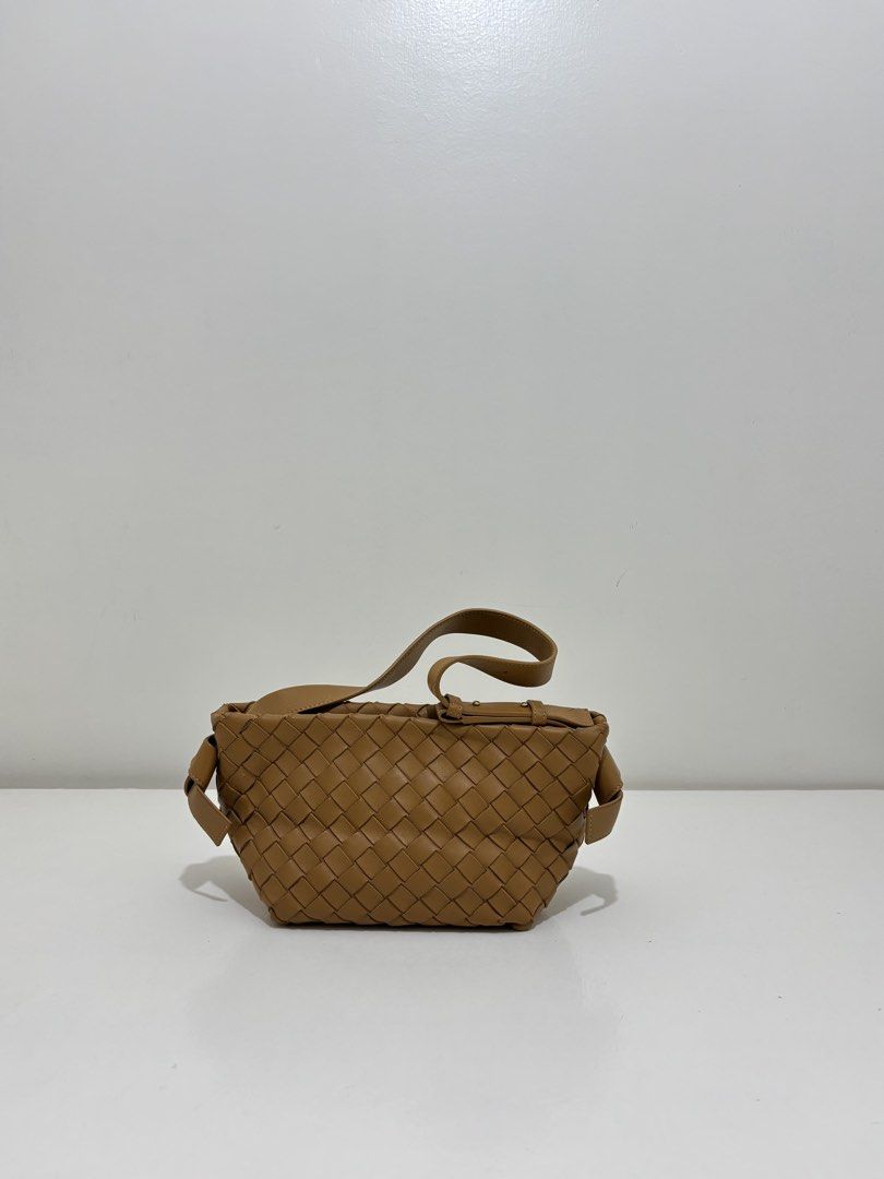 Bottega veneta tie shoulder bag (Category: Shoulder Bags) located in Dagupan City. Submitted by raregrail.co (Listing ID 1437192629, Image 1). Description: .