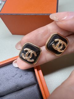 (Category: ) located in . Submitted by lucky_crystals77 (Listing ID 1437121605, Image 1). Description: .