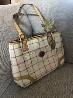 (Category: ) located in . Submitted by pr3ttysboutique (Listing ID 1437067865, Image 1). Description: .