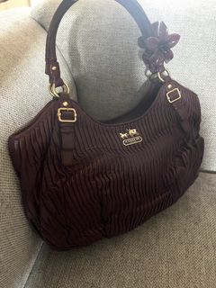 (Category: ) located in . Submitted by pr3ttysboutique (Listing ID 1437063760, Image 1). Description: .