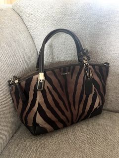 (Category: ) located in . Submitted by pr3ttysboutique (Listing ID 1437064814, Image 1). Description: .