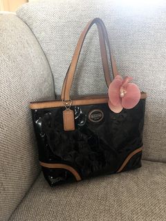 (Category: ) located in . Submitted by pr3ttysboutique (Listing ID 1437068493, Image 1). Description: .