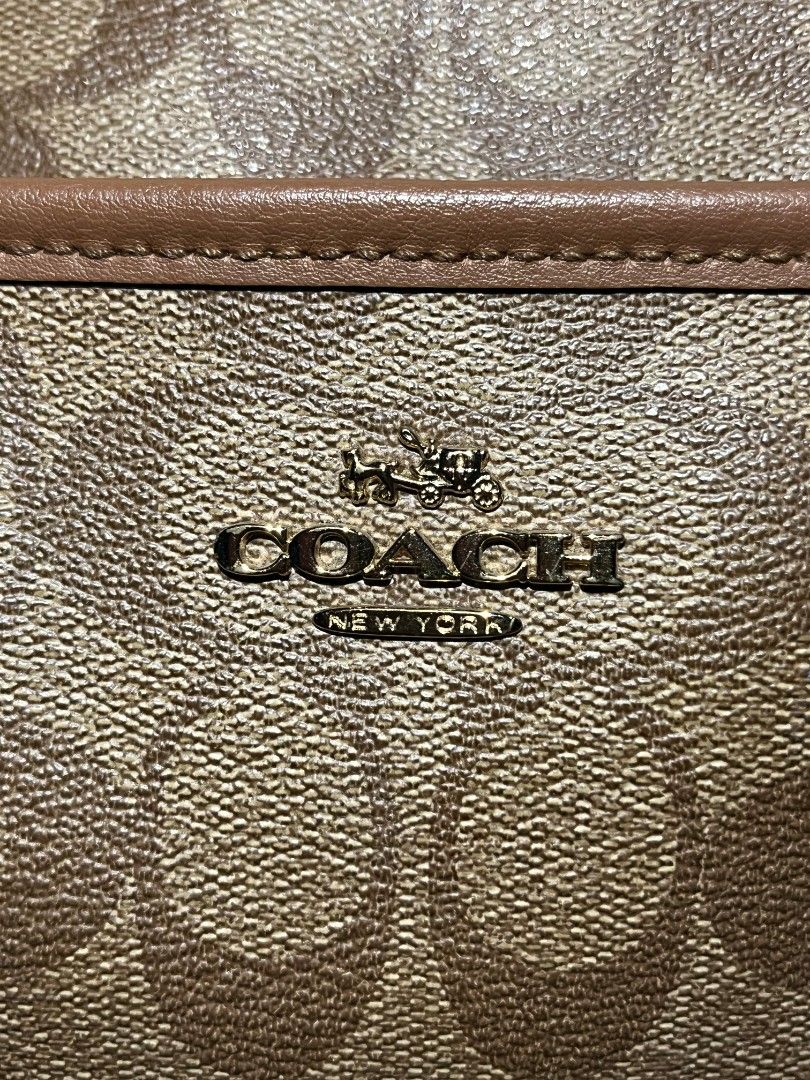 Coach Signature Crossbody Bag (Category: Luxury Bags & Wallets) located in Makati City. Submitted by neenee_ (Listing ID 1437018535, Image 2). Description: Original Coach Signature File Crossbody Bag Outside bag looks very good - barely doesnt have any flaws. The hardware needs cleaning. Strap has tape because i was planning on having it cut, but no signs of cracking yet (as shown in picture) Issue: Creed Overall, bag is still in good condition e