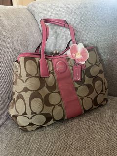 (Category: ) located in . Submitted by pr3ttysboutique (Listing ID 1437062731, Image 1). Description: .