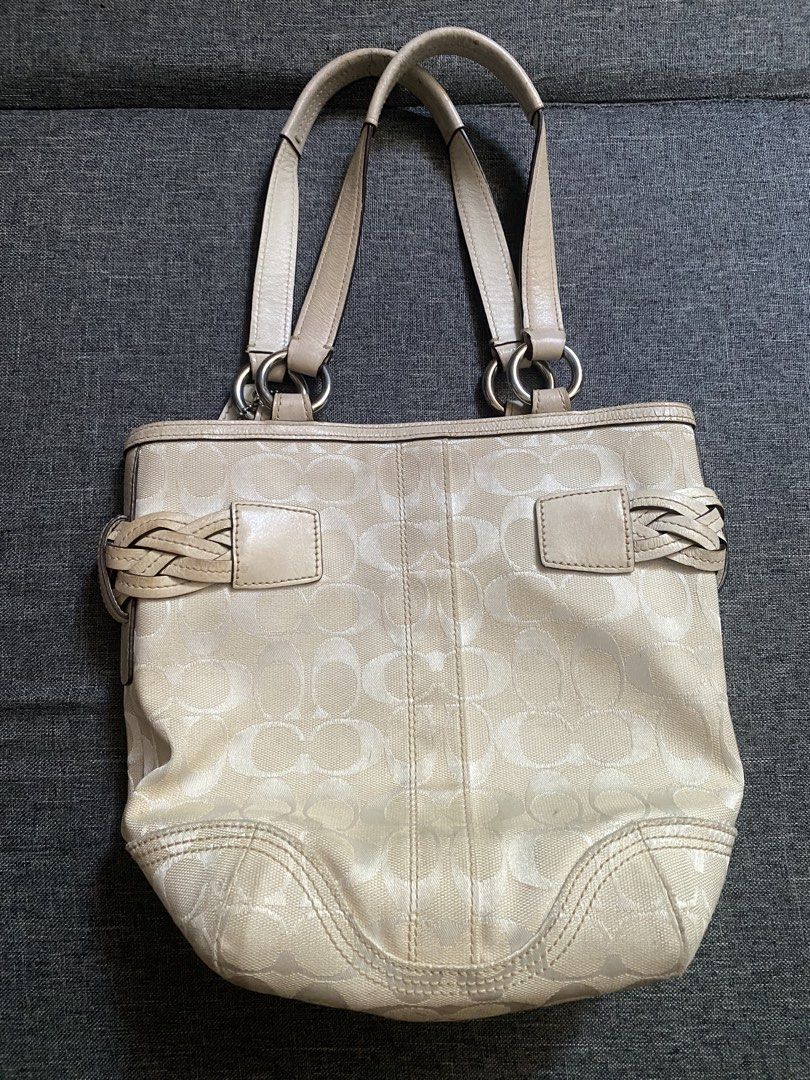 Coach Signature Tote Bag (Category: Luxury Bags & Wallets) located in Tuguegarao City. Submitted by kimlee_ (Listing ID 1437055266, Image 2). Description: - Authentic Coach tote bag - Signature design - Light beige color with Coach logo pattern - Double handles - Spacious interior - Secure closure - Includes Coach tag - Minor signs of wear on the exterior.