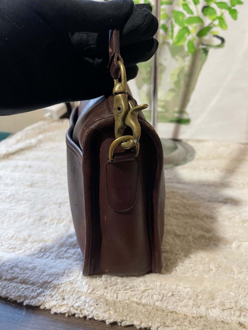 Coach Vintage Sling Bag Original (Category: Luxury Bags & Wallets) located in Naawan. Submitted by twillycalledprelovedbags (Listing ID 1437103505, Image 2). Description: issue repaint, may rubs sa edge - talon zipper, made in United States.