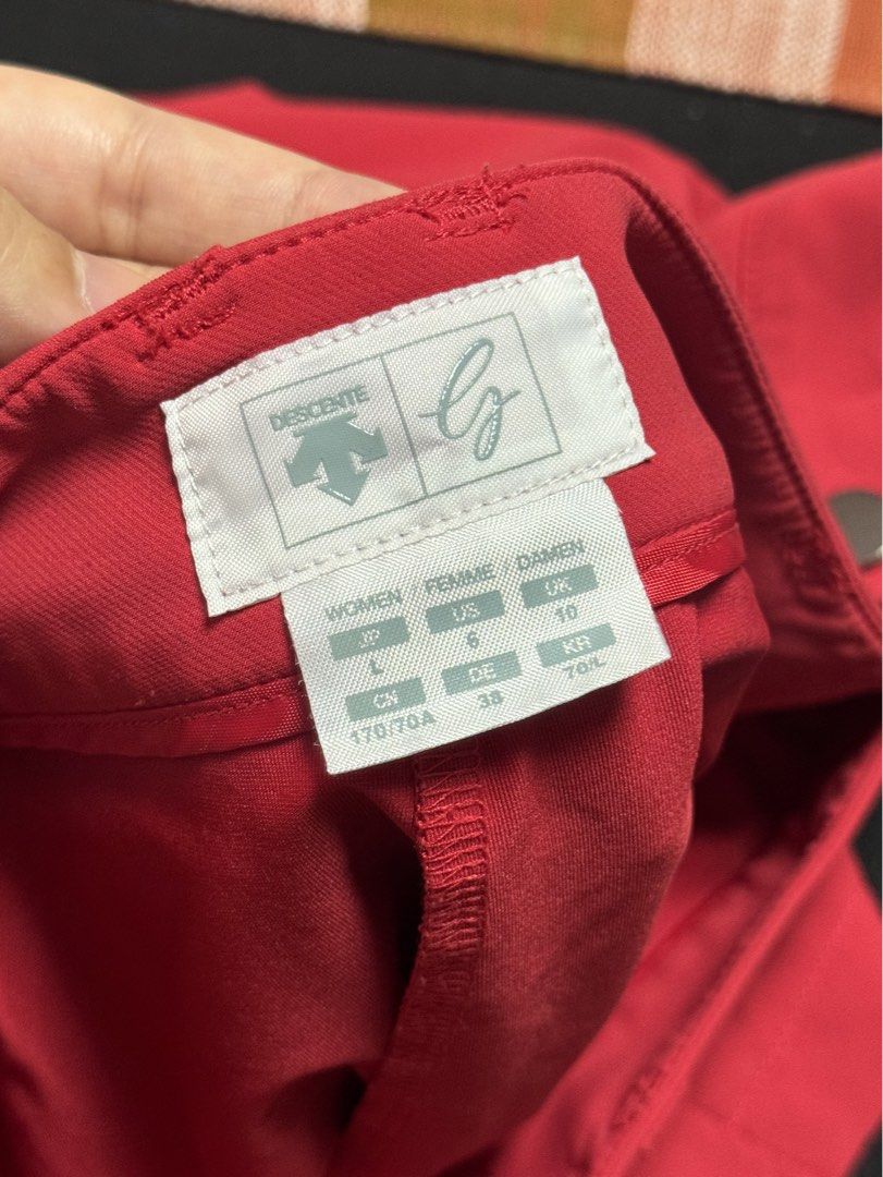 Descente Red Golf Skirt (Category: Skirts) located in Quezon City. Submitted by pepperbear (Listing ID 1437126383, Image 3). Description: Size large Manage expectations Soft and stretchy fabric.