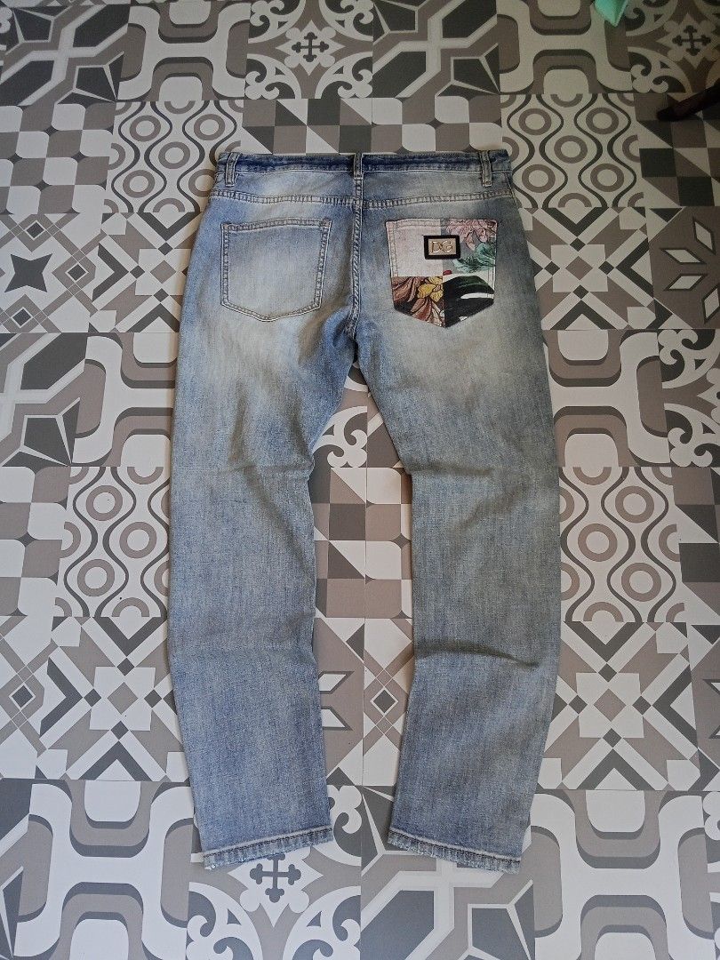 Dolce & Gabbana Distressed Jeans - Size 34 (Category: Jeans) located in Manila. Submitted by rahzzelula73279 (Listing ID 1437194406, Image 2). Description: - Authentic Dolce & Gabbana jeans - Size 34 - Distressed design - Unique floral pocket detail - Light blue wash - Button closure with Dolce & Gabbana logo - Classic five-pocket design - Made in China DM FOR INTERESTED .