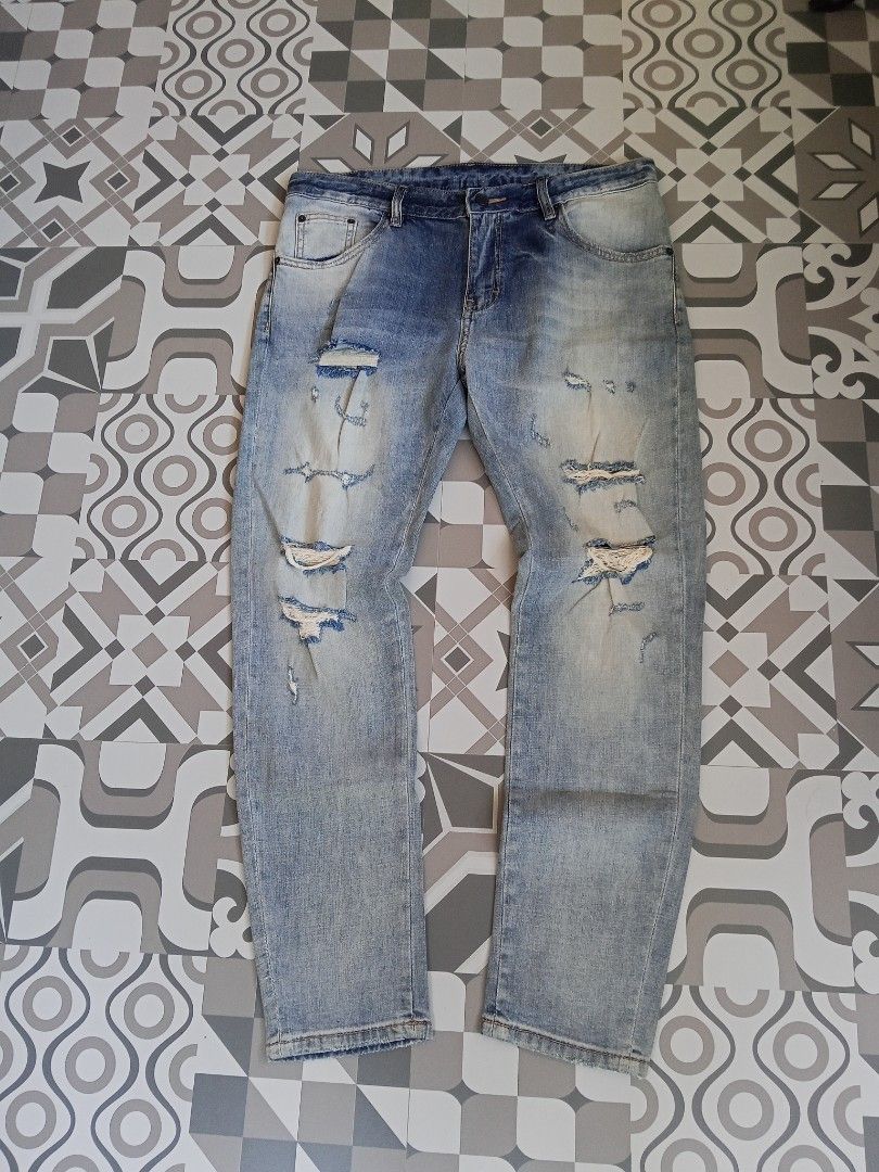 Dolce & Gabbana Distressed Jeans - Size 34 (Category: Jeans) located in Manila. Submitted by rahzzelula73279 (Listing ID 1437194406, Image 1). Description: - Authentic Dolce & Gabbana jeans - Size 34 - Distressed design - Unique floral pocket detail - Light blue wash - Button closure with Dolce & Gabbana logo - Classic five-pocket design - Made in China DM FOR INTERESTED .