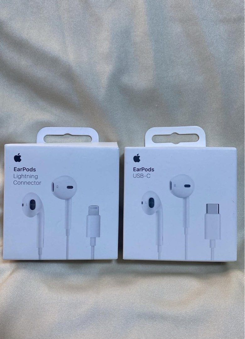 EarPods lightning connector earphones (Category: Headphones & Headsets) located in Manila. Submitted by mimasour (Listing ID 1437147013, Image 1). Description: .