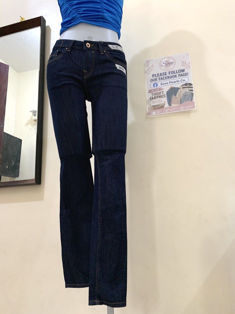 EDC High Waist Jeans - Size 25 (Category: Jeans) located in Daraga. Submitted by shevvv28 (Listing ID 1437171019, Image 2). Description: - EDC dark wash high-waisted jeans - Bootcut leg - Size 25 - Stretchy fit - Yellow stitching details - Classic five-pocket design.
