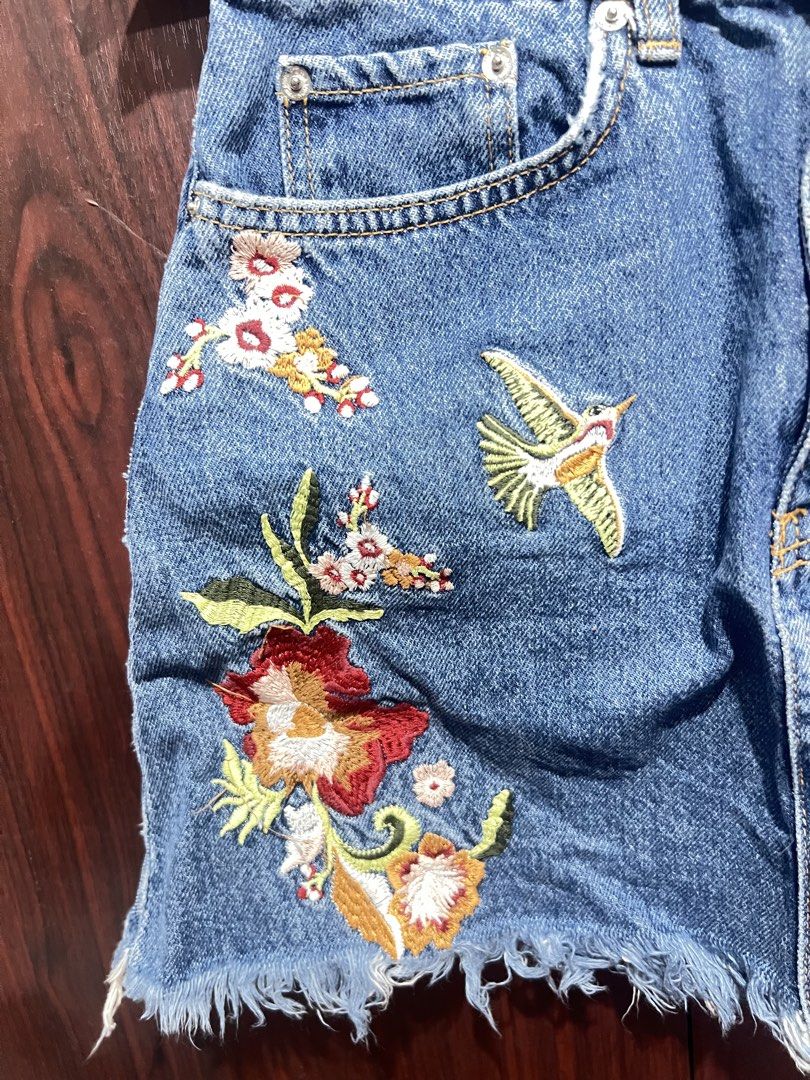 Embroidered Denim Casual Skirt (Category: Skirts) located in Manila. Submitted by howiko12 (Listing ID 1437079385, Image 3). Description: .