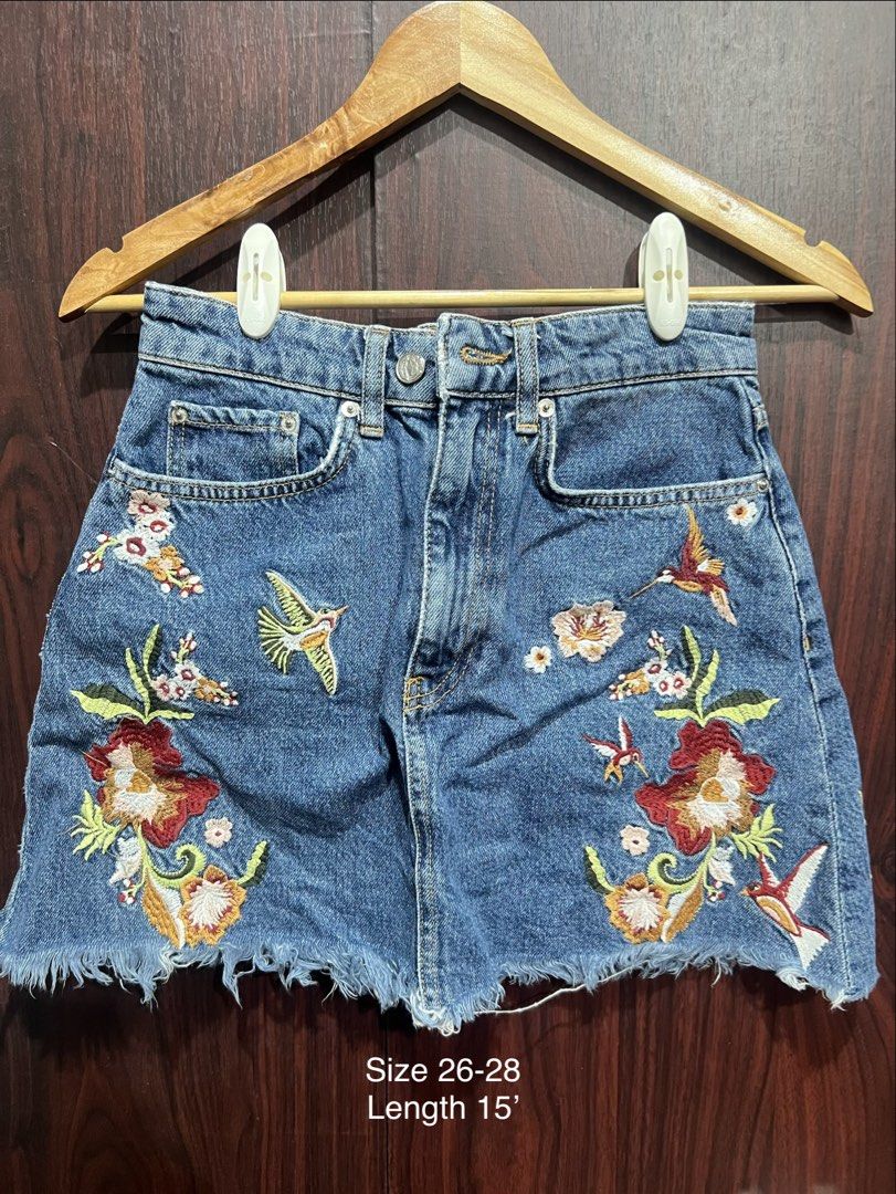 Embroidered Denim Casual Skirt (Category: Skirts) located in Manila. Submitted by howiko12 (Listing ID 1437079385, Image 1). Description: .