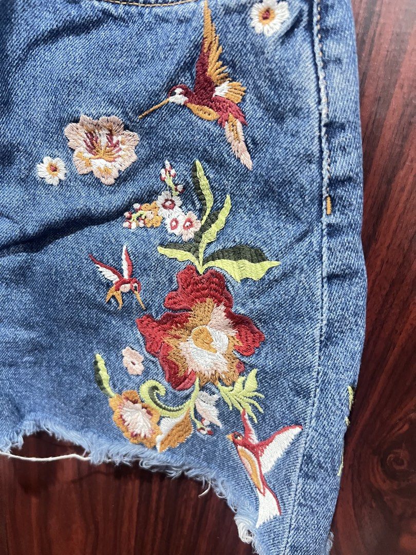 Embroidered Denim Casual Skirt (Category: Skirts) located in Manila. Submitted by howiko12 (Listing ID 1437079385, Image 2). Description: .