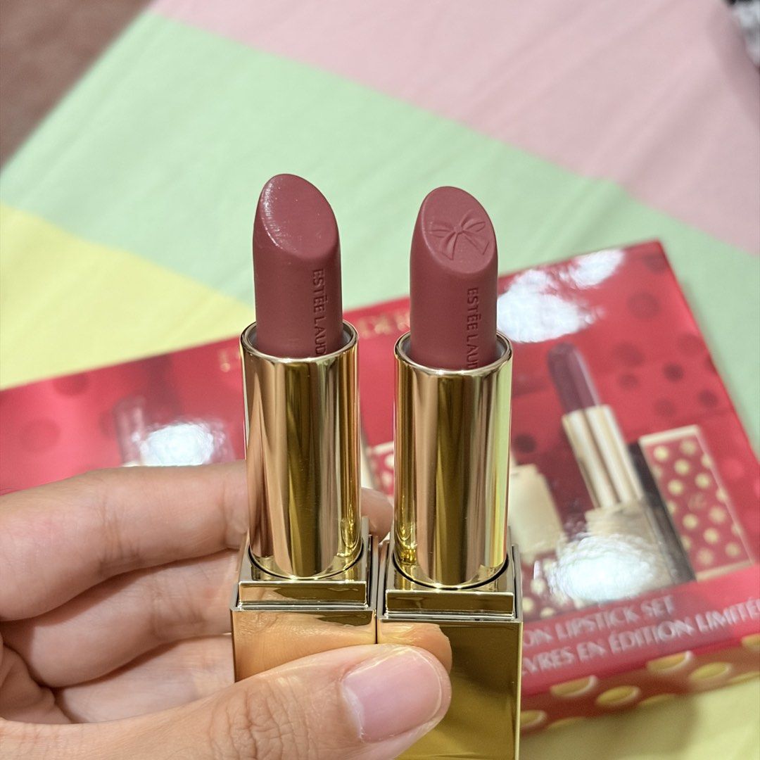Estee Lauder Limited Edition Lipstick (Category: Makeup) located in Taytay. Submitted by gelliace7 (Listing ID 1437190252, Image 3). Description: Estee Lauder Lipstick From 2025 holiday limited edition set Shades available: • Blushing Bow (bnew) ₱ 500 • Sneak Peak (used once) ₱ 480 ₱ 900 for both RFS: decluttering Location: Rizal SF shouldered by the buyer can be shipped via Lalamove / J&T.