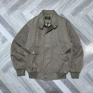 (Category: ) located in . Submitted by itsvintageclothing (Listing ID 1437026517, Image 1). Description: .