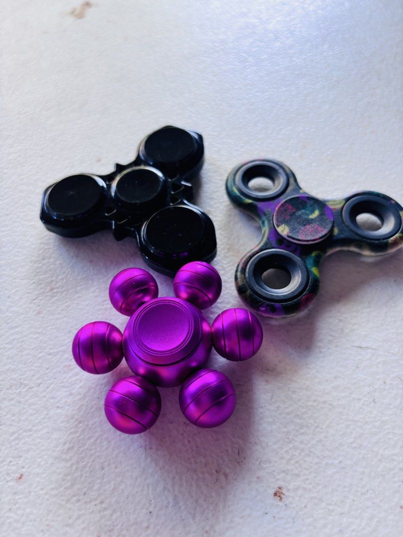 Fidget spinner (Category: Action & Battle Toys) located in Paranaque City. Submitted by luxemomma (Listing ID 1437101530, Image 2). Description: Well used Loc: Paranaque MOP: Gcash/BPI .
