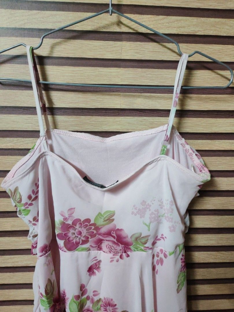 Floral Print Dress (Category: Dresses) located in Makati City. Submitted by mybentables (Listing ID 1437155369, Image 3). Description: - Floral print dress in pink and green - Sleeveless with spaghetti straps - Flowing, flattering silhouette - Lightweight fabric - Gathered bust detail - Perfect for warm weather -Tag says large size but realistically fits more of medium size.