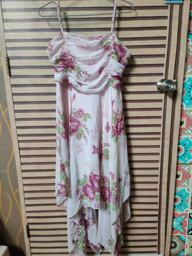 Floral Print Dress (Category: Dresses) located in Makati City. Submitted by mybentables (Listing ID 1437155369, Image 1). Description: - Floral print dress in pink and green - Sleeveless with spaghetti straps - Flowing, flattering silhouette - Lightweight fabric - Gathered bust detail - Perfect for warm weather -Tag says large size but realistically fits more of medium size.