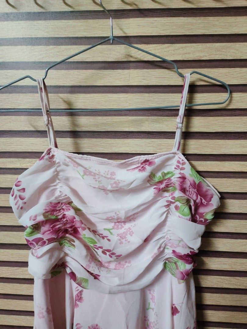 Floral Print Dress (Category: Dresses) located in Makati City. Submitted by mybentables (Listing ID 1437155369, Image 2). Description: - Floral print dress in pink and green - Sleeveless with spaghetti straps - Flowing, flattering silhouette - Lightweight fabric - Gathered bust detail - Perfect for warm weather -Tag says large size but realistically fits more of medium size.