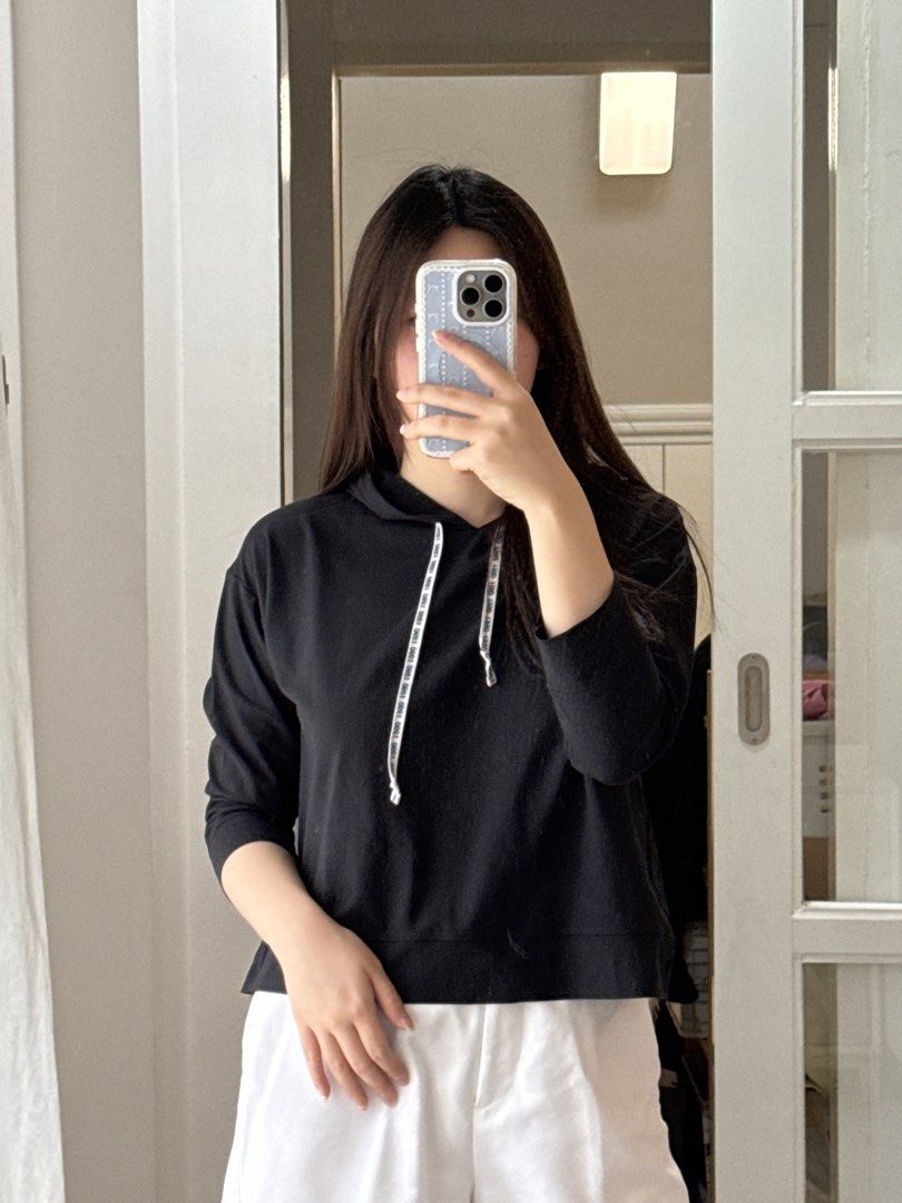 Forever 21 Black Hoodie with White Drawstrings (Category: Hoodies) located in Manila. Submitted by curator.noona (Listing ID 1437034936, Image 1). Description: - Black hoodie - Long sleeves - Hood with white drawstrings - Straight hem - Comfortable, casual fabric - Versatile for everyday wear.