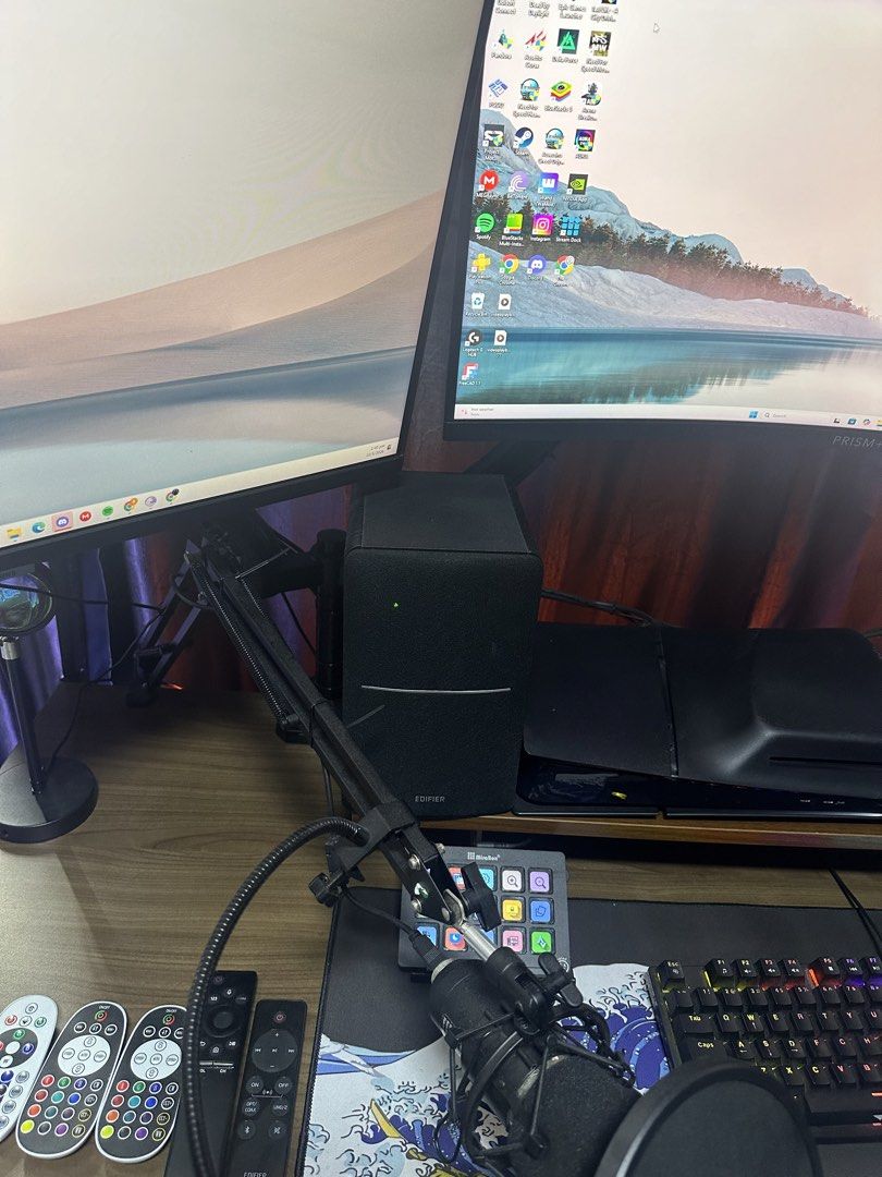 Full Gaming PC Setup With Dual Montior450239337018828804