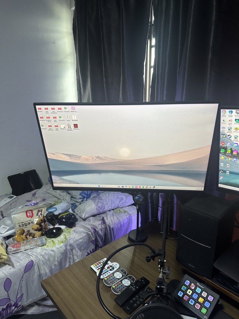 Full Gaming PC Setup With Dual Montior450239337018828802