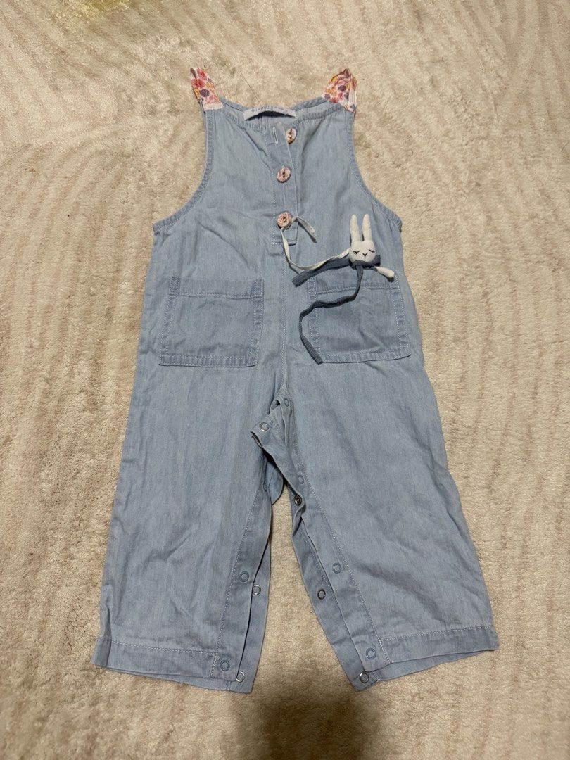 Gingersnaps Jumper Pants (Category: Babies & Kids Fashion) located in Quezon City. Submitted by s.cl0set (Listing ID 1437186235, Image 1). Description: .