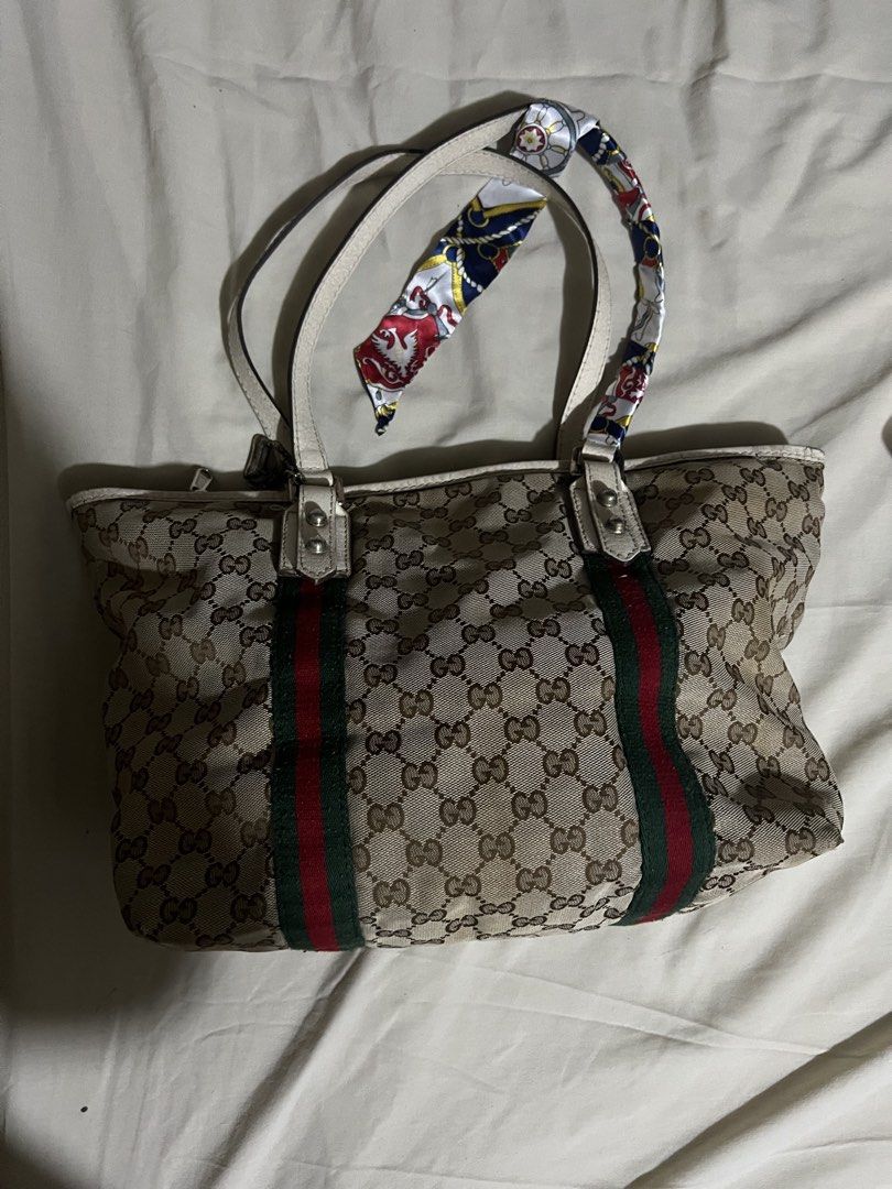 Gucci Shoulder Bag (Category: Luxury Bags & Wallets) located in Makati City. Submitted by jadedmay27 (Listing ID 1437167226, Image 1). Description: Preloved Gucci Shoulder Bag. No major defect or flaw just signs of usage..