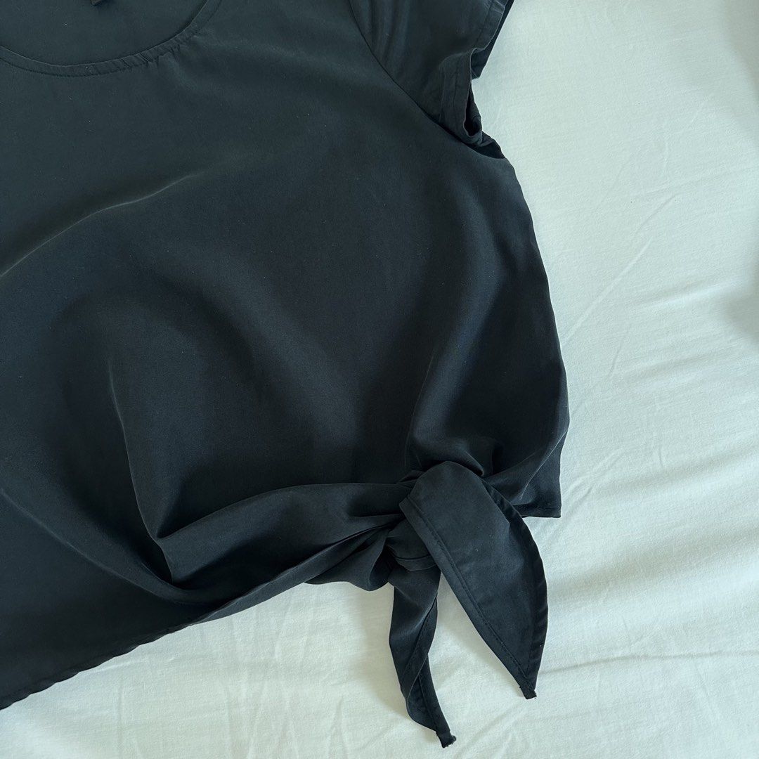 H&M Black Tie Shirt Work Top (Category: Shirts) located in San Juan City. Submitted by keep.it.clean (Listing ID 1437066759, Image 3). Description: .