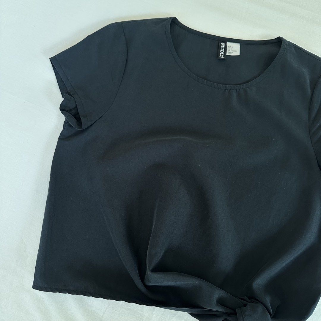 H&M Black Tie Shirt Work Top (Category: Shirts) located in San Juan City. Submitted by keep.it.clean (Listing ID 1437066759, Image 2). Description: .