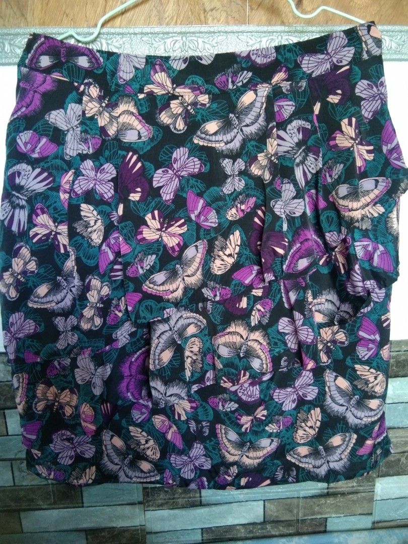 H&M BUTTERFLY RAFFLE SKIRT (Category: Skirts) located in Santa Rosa. Submitted by xhielo.88 (Listing ID 1437049357, Image 3). Description: a butterfly raffle skirt perfect for church date or casual.