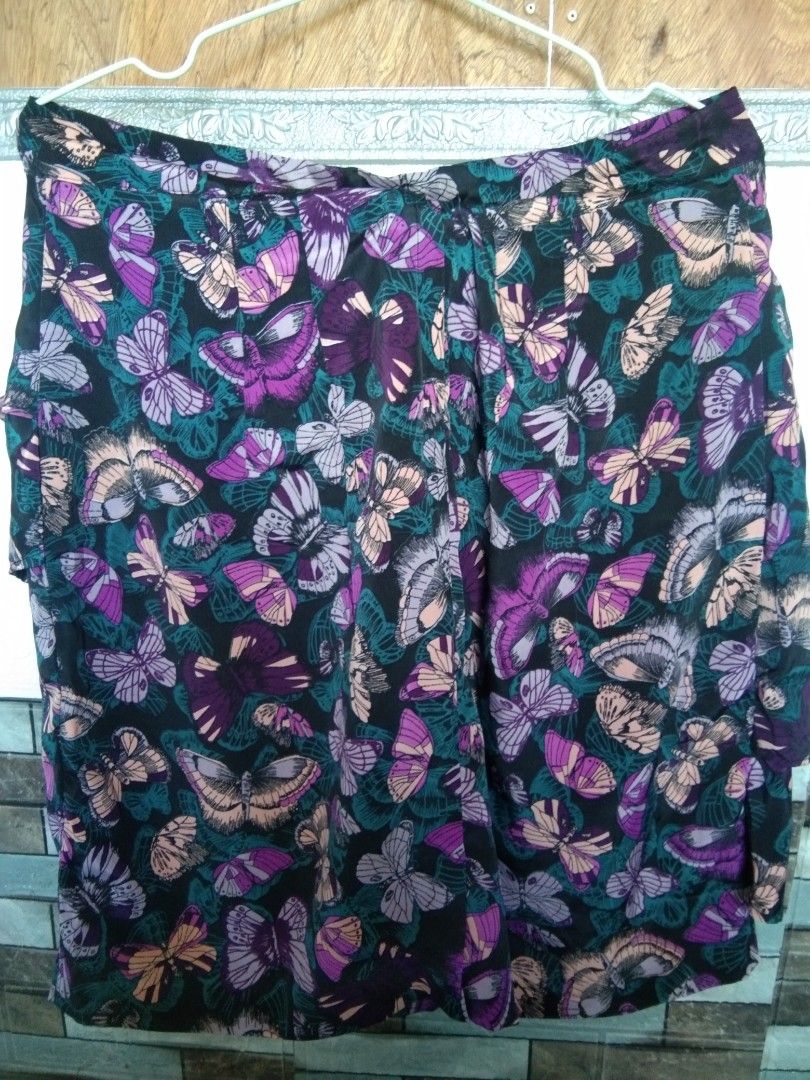 H&M BUTTERFLY RAFFLE SKIRT (Category: Skirts) located in Santa Rosa. Submitted by xhielo.88 (Listing ID 1437049357, Image 2). Description: a butterfly raffle skirt perfect for church date or casual.