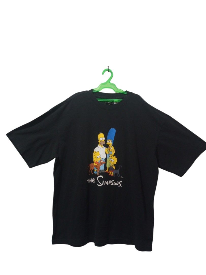 H&M Oversized Simpsons T-Shirt (Category: Tshirts & Polo Shirts ) located in Las Pinas. Submitted by rzzr_thrift25 (Listing ID 1437097931, Image 1). Description: - H&M oversized black t-shirt - Features The Simpsons family graphic - Size: L - Crew neck and short sleeves - Made in China - Material: Cotton.