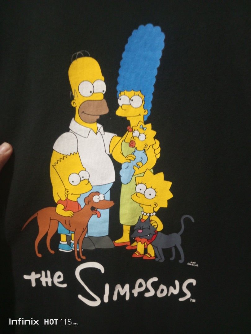 H&M Oversized Simpsons T-Shirt (Category: Tshirts & Polo Shirts ) located in Las Pinas. Submitted by rzzr_thrift25 (Listing ID 1437097931, Image 2). Description: - H&M oversized black t-shirt - Features The Simpsons family graphic - Size: L - Crew neck and short sleeves - Made in China - Material: Cotton.