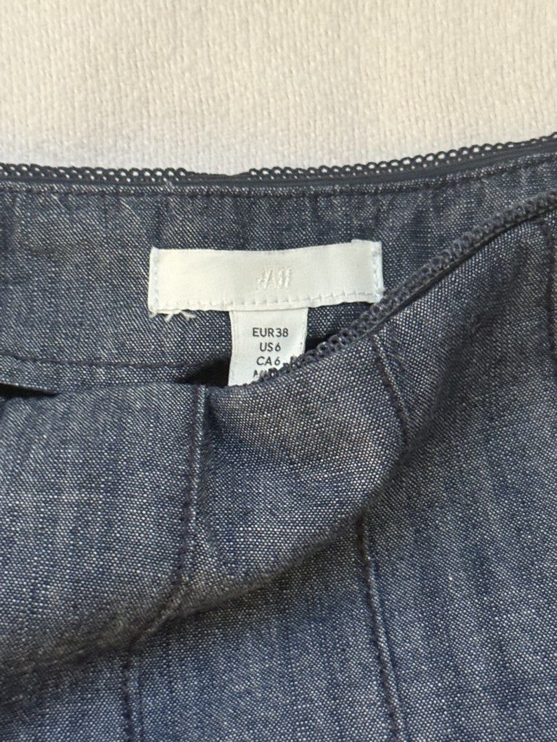 H&M Pleated Midi Denim Skirt (Category: Skirts) located in Las Pinas. Submitted by bianxdeclutters (Listing ID 1437092103, Image 2). Description: .