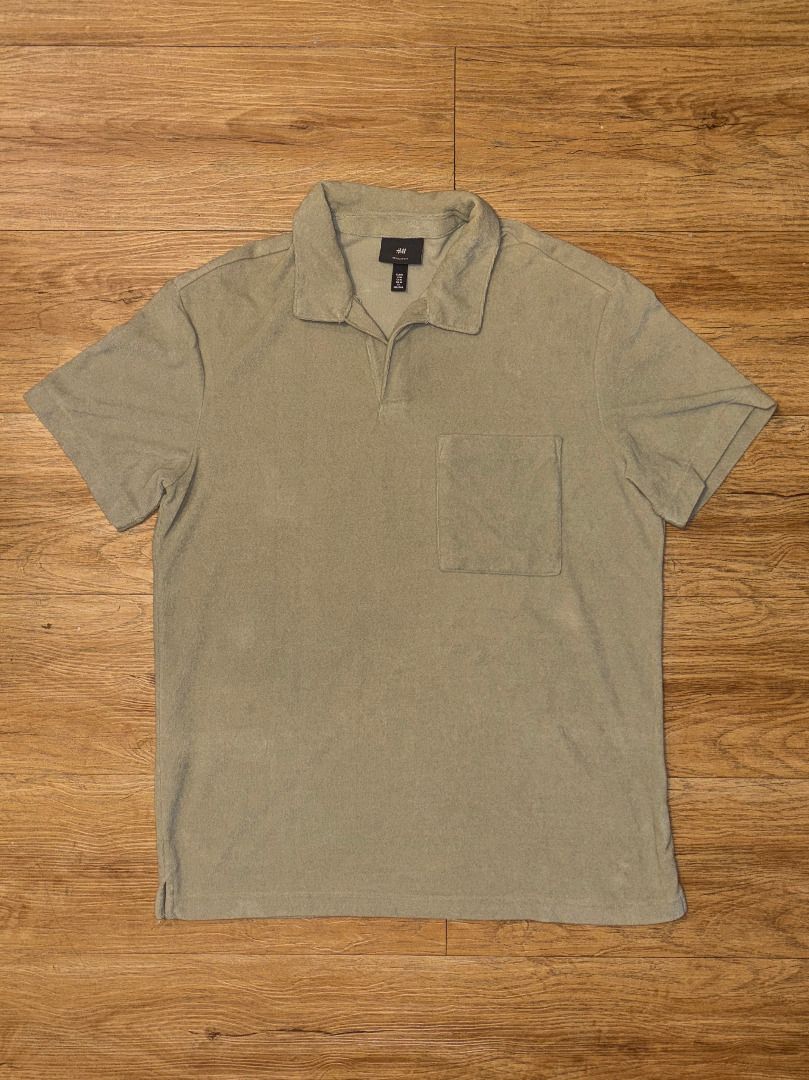 H&M Regular Fit Polo Shirt (Category: Tshirts & Polo Shirts ) located in Las Pinas. Submitted by newjians (Listing ID 1436668122, Image 1). Description: material is like a microfiber cloth bought from middle east no stains or defects or issues whatsoever.