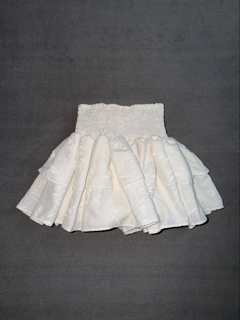 Isa the Label White Kaia Skirt (Category: Skirts) located in Quezon City. Submitted by spicycalimaki (Listing ID 1437043921, Image 1). Description: - size S - last price posted 🏷️ zara h&m mango uniqlo monki cotton on urban revivo bershka pull & bear love bonito miu phia the label beyond collective beach summer .
