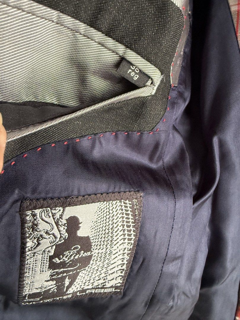 Jacket (Category: Coats, Jackets and Outerwear) located in Singapore. Submitted by favoured3 (Listing ID 1437086775, Image 3). Description: Men’s Biack Jacket Brand New Brand: White Label Size: UK36R EUR91cm .