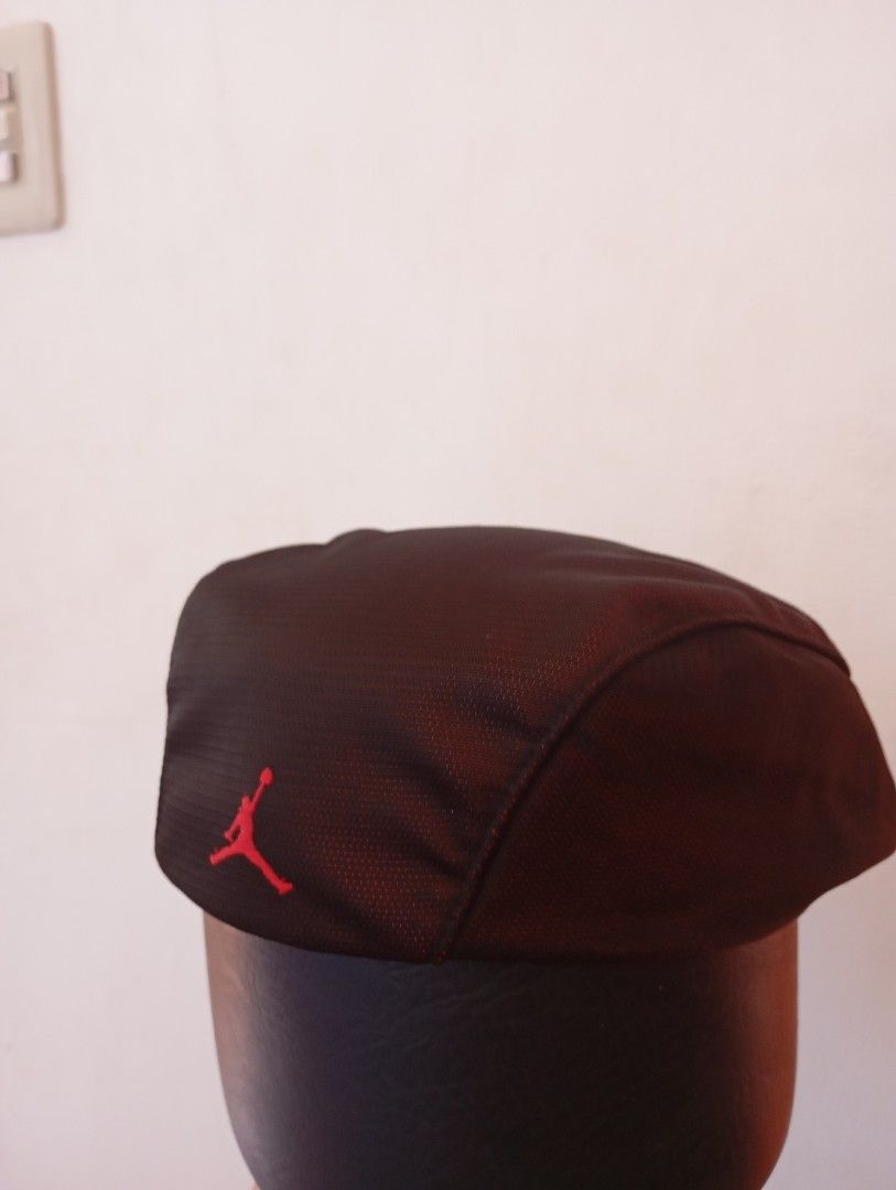 VTG Jordan newsboy cap (Category: Caps & Hats) located in Las Pinas. Submitted by quick_deals_great_finds2 (Listing ID 1437032731, Image 1). Description: Vintage rare 90s original Fits large to xl Good condition.