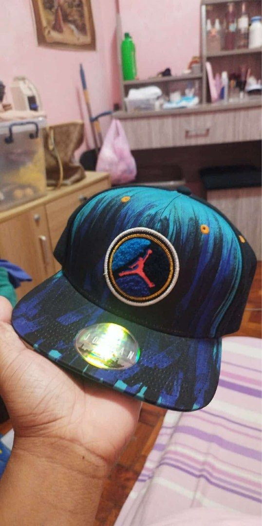 Jordan Red Cap (Category: Activewear) located in Manila. Submitted by deemetree (Listing ID 1437104205, Image 3). Description: Looking Jordan cap Pm lang sa offer Open Bajdet pag nagustuhan at ok presyo mo kunin ko.