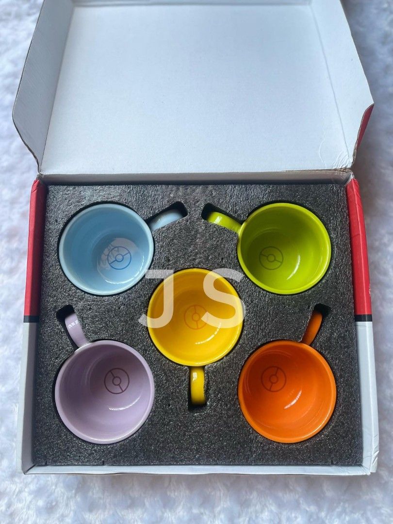 Le Creuset x Pokemon Mug Set (Category: Coffee & Tea Tableware) located in Quezon City. Submitted by jiglieshop (Listing ID 1437090046, Image 2). Description: - Le Creuset Pokemon Mug Set - Includes 5 mugs in various colors: yellow, blue, purple, green, and orange - Each mug features a unique Pokemon design - Comes with a special Pokemon-themed box.